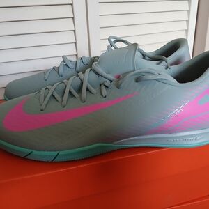 Nike Men's Athletic Shoes - Gray and Pink